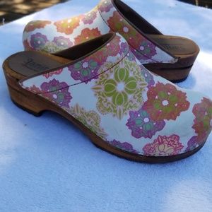 Sanita wooden clogs